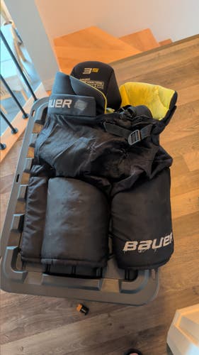Senior Medium Bauer Supreme 3S Hockey Pants (Used)