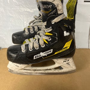 Black 2022 Bauer Supreme M4 Hockey Skates Size 3 (Used)