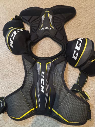 CCM Tacks 9040 Junior Hockey Shoulder Pads Size Small Black/Yellow Used