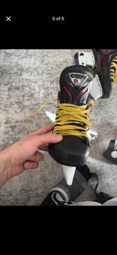 2025 CCM JetSpeed FT8 Pro Hockey Skates Regular Width 8.5 (New)