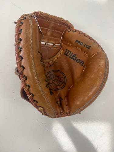 Wilson A2403 RH Catcher's Baseball Glove 33" (Used)