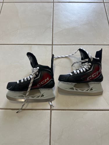 Black CCM JetSpeed FT860 Hockey Skates Size 5 (Used)