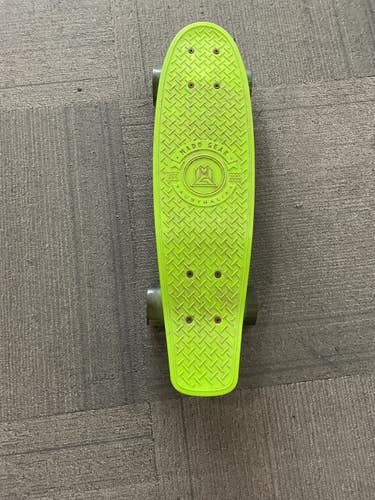 Used Madd Gear AUSTRALIA Complete Skateboard Lime Green 6 1/2" 11614-S000241568