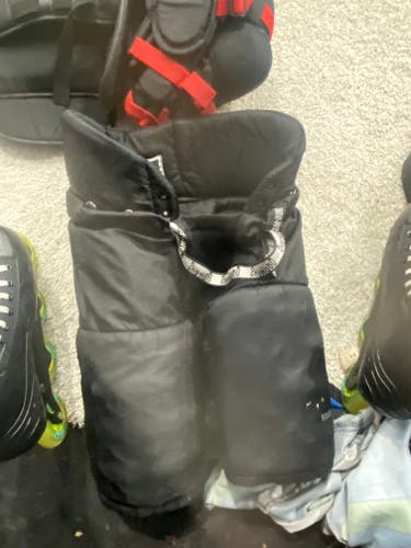 Junior Small Sher-Wood 5000 Hockey Pants (Used)