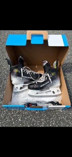 2023 Bauer Vapor Hyperlite 2 Hockey Skates Regular Width 7 (Used)