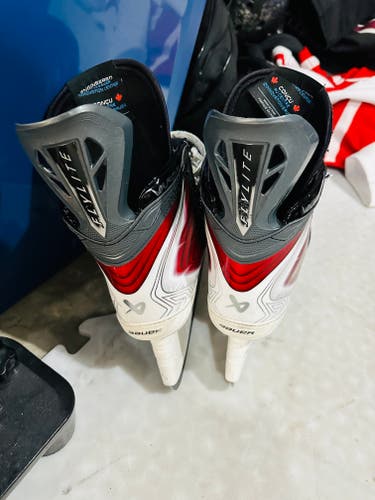 Black 2025 Bauer Hockey Skates 7.5 (Used)