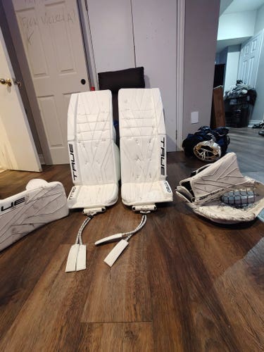 32" 2025 True Nitro Pro Regular Goalie Full Set (Used)