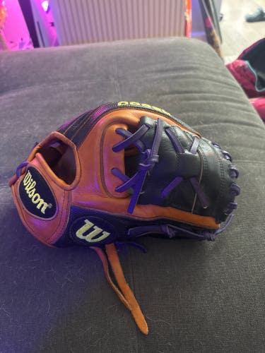 Wilson A2000 X2 RH Infield Baseball Glove 11" (Used)