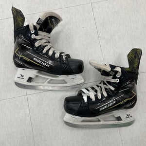 Junior Bauer Supreme Ignite Pro+ Hockey Skates | Size 3.5