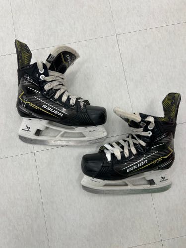 Junior Bauer Supreme Ignite Pro+ Hockey Skates | Size 3.5