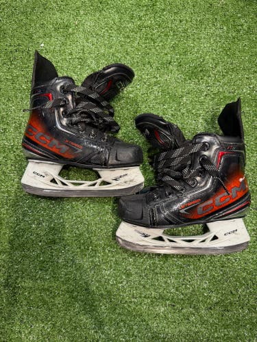 Youth CCM JetSpeed FT8 Pro Hockey Skates Regular Width 11 (Used)