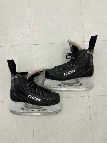 Intermediate CCM AS-550 Hockey Skates | Size 4