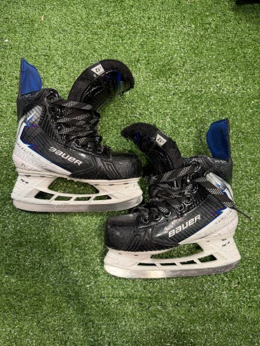 Youth Bauer Vapor Flylite Hockey Skates Regular Width 12 (Used)