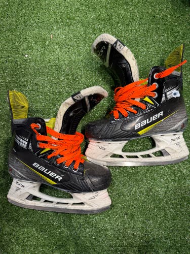 Junior Bauer Vapor X4 Hockey Skates Regular Width Size 1.5 (Used)