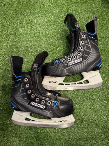 Junior Bauer Nexus N77 Hockey Skates Regular Width Size 2 (Used)