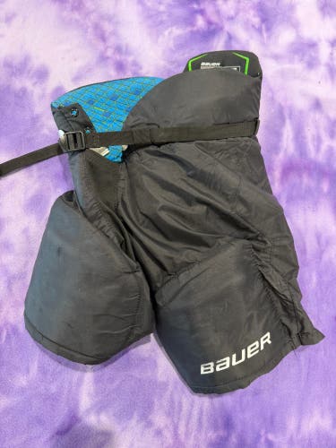 Black Youth Large Bauer X Hockey Pants (Used)