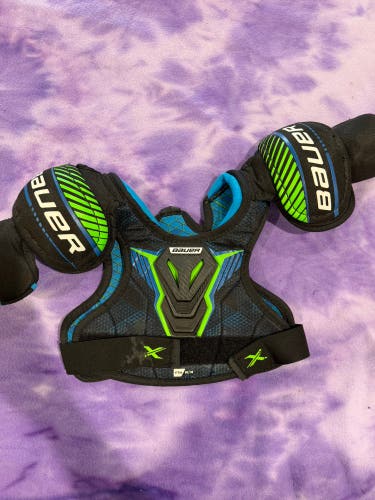 Medium Youth Bauer X Shoulder Pads (Used)