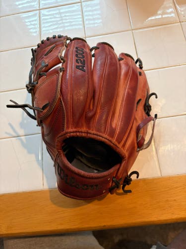 2023 Wilson A2000 LH Pitcher's Baseball Glove 12" (Used)