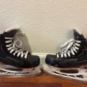 Black Bauer Vapor X2.7 Hockey Skates Regular Width Size 2 (Used)