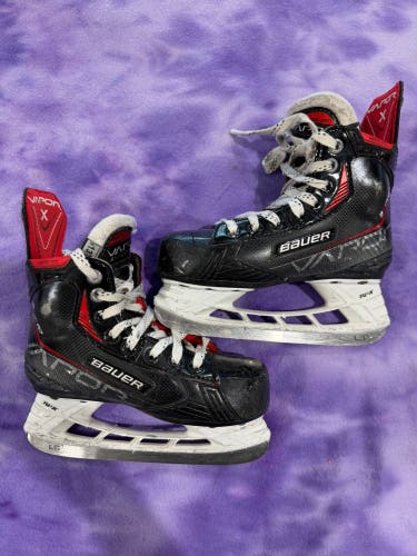 Youth Bauer Vapor 3X Pro Hockey Skates Regular Width 13.5 (Used)