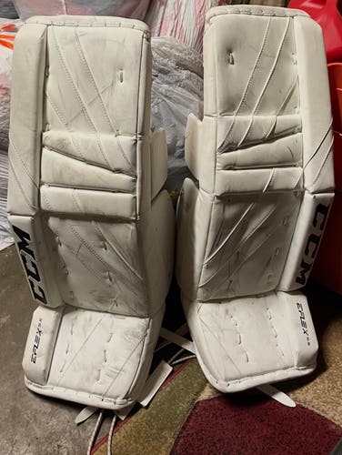 28" 2023 CCM Extreme Flex 5.5 Goalie Leg Pads (Used)