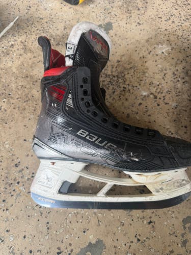 Black 2023 Bauer Vapor X5 Pro Hockey Skates Regular Width Size 3.5 (Used)