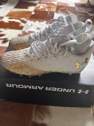 NEW Under Armour Spotlight Clone W  MC Football Cleats 6.5 men/ 7.5 women
