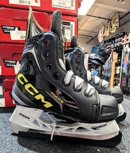 NEW CCM Tacks XF 80 Hockey Skates, Size YTH 10, 11.5, 12, 13 Regular Width