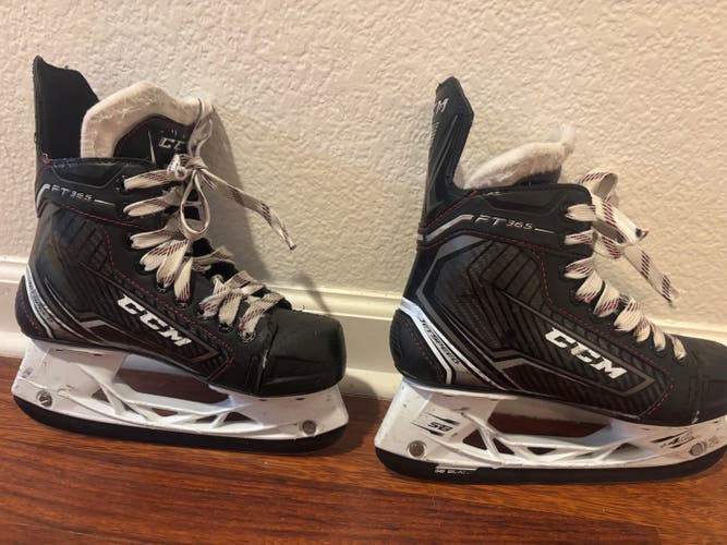 Black CCM JetSpeed FT365 Hockey Skates Regular Width Size 2 (Used)