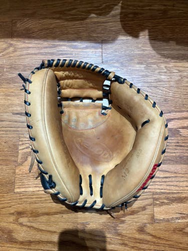 Wilson A2000 M2 RH Catcher's Glove 33.5" (Used)