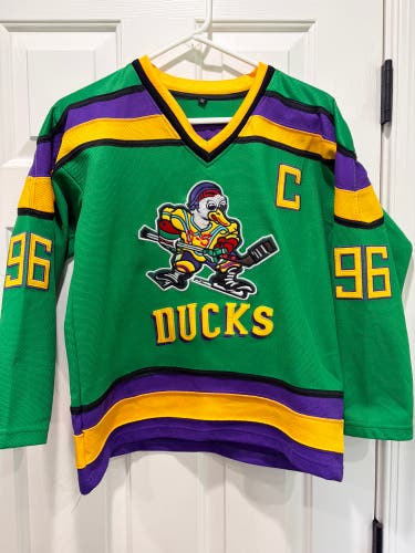 Green Medium Boys Mighty Ducks (Charlie Conway) Jersey (Used)