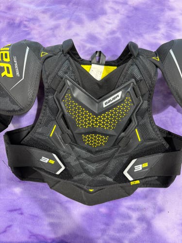 Medium Senior Bauer Supreme 3S Shoulder Pads (Used)
