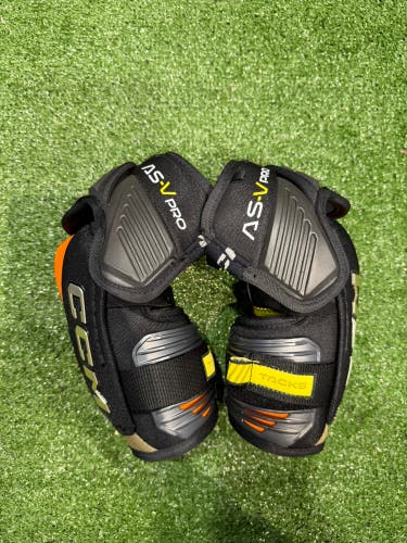 Junior Large CCM Tacks AS-V Pro Elbow Pads (Used)