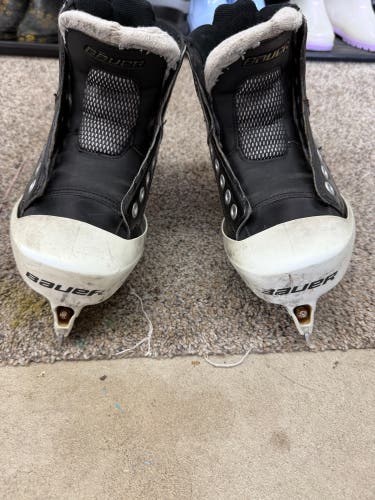 2012 Bauer Pro Hockey Goalie Skates Regular Width Size 2.5 (Used)
