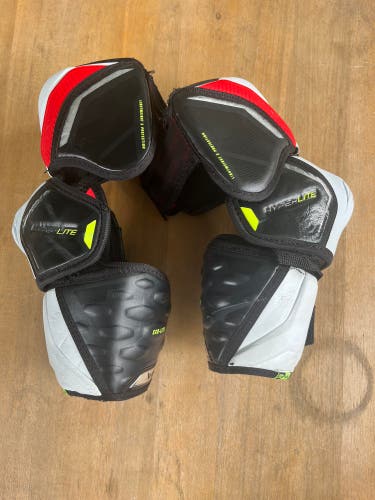 Senior Medium Bauer Vapor Hyperlite Elbow Pads (Used)