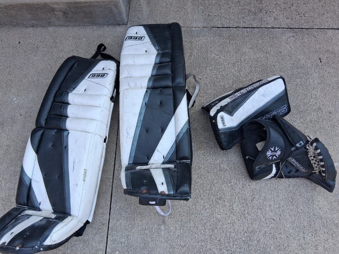 34" Simmons 992 Regular Goalie Full Set (Used)