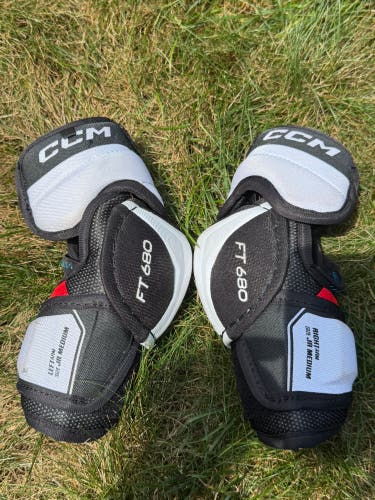 Junior Medium CCM JetSpeed FT680 Elbow Pads (Used)