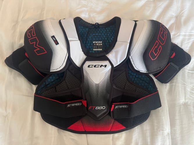 CCM FT880 Shoulder Pads - Senior Medium (Used)