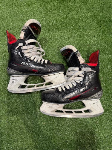 Intermediate Bauer Vapor X4 Hockey Skates 6 (Used)