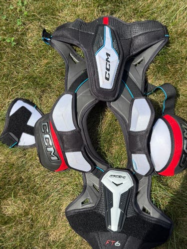 Small Junior CCM JetSpeed FT6 Shoulder Pads (Used)