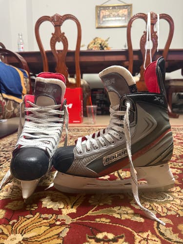 2011 Bauer Vapor X4.0 Hockey Skates Regular Width 9.5 (Used)