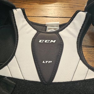 Extra Small / Small Junior CCM LTP Shoulder Pads (Used)