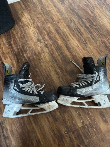 2023 Bauer Vapor Hyperlite 2 Hockey Skates Regular Width Pro Stock 11 (Used)