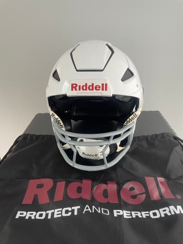 White Adult Medium Riddell Axiom Helmet (New)