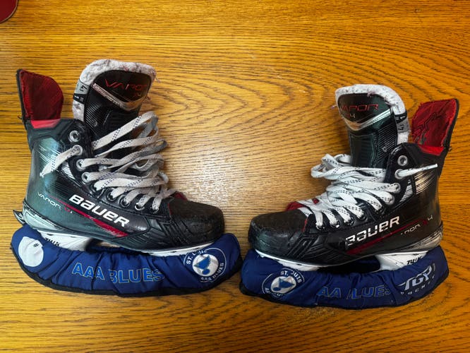 2023 Bauer Vapor X4 Hockey Skates Regular Width Size 4.5 (Used)