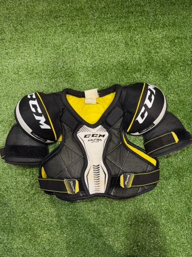Medium Junior CCM Ultra Tacks Shoulder Pads (Used)
