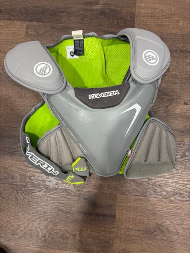 Medium Youth Maverik MX Shoulder Pads (Used)