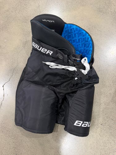 Black Senior Medium Bauer Vapor Volt Hockey Pants (Used)
