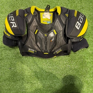 Medium Junior Bauer Supreme Mach Shoulder Pads (Used)