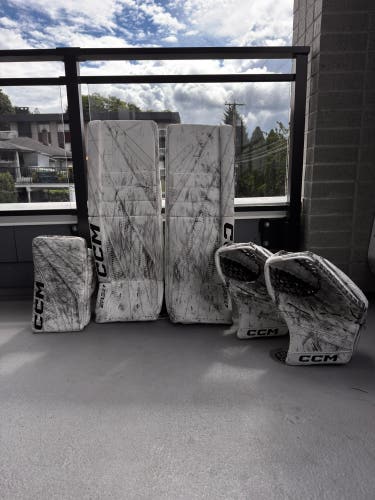 34" + 2 CCM EFlex 7 Regular Goalie Full Set Pro Stock (Used)
